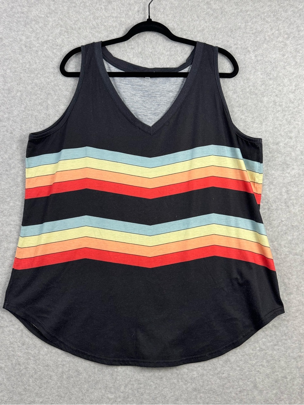 Women’s Black Retro Chevron Stripe V-Neck Tank Top Sleeveless Plus Size